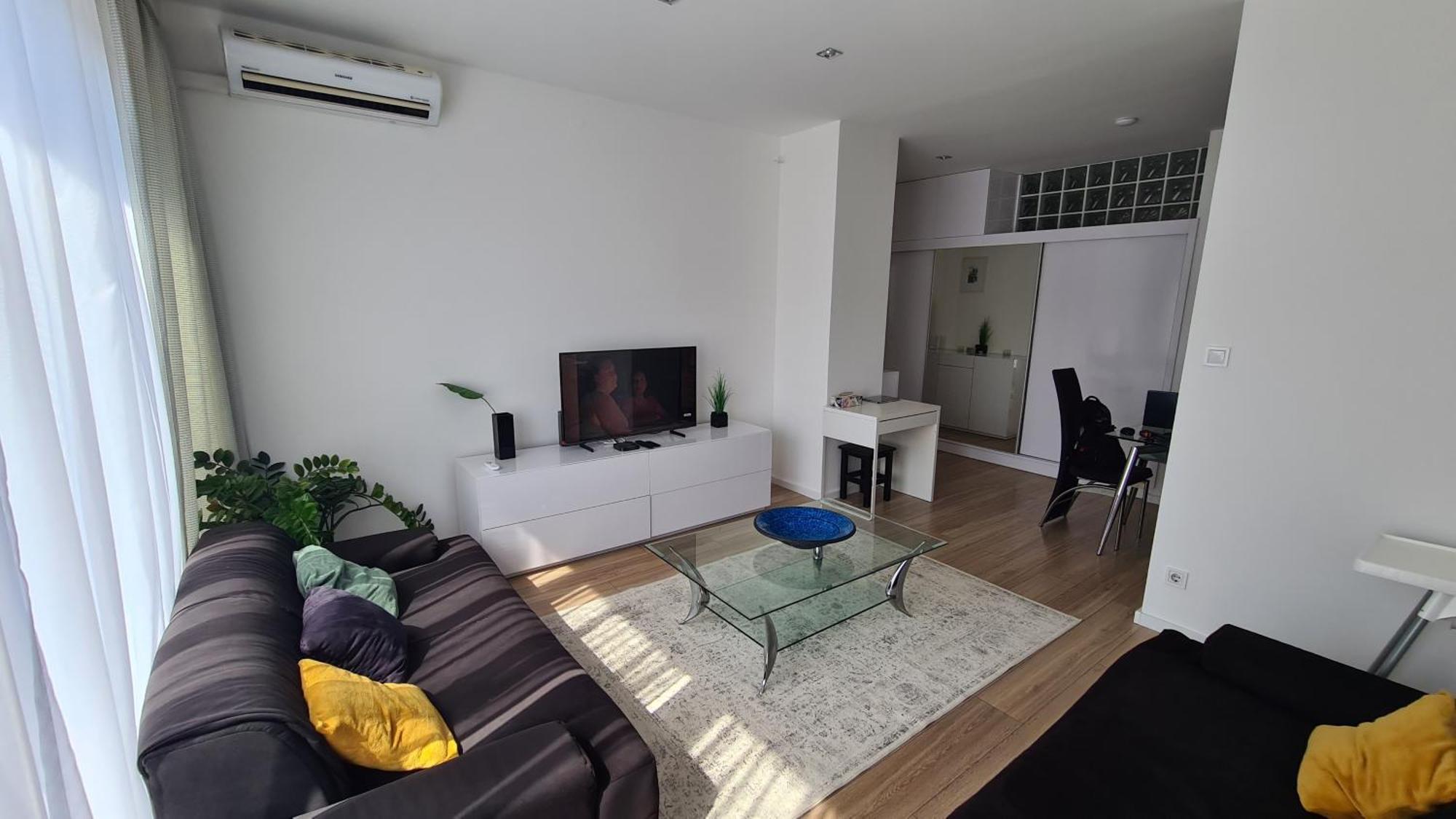 Lena Center Apartment